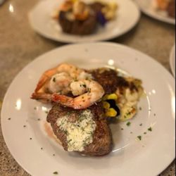 Sublime Personal Chef Catering - Plated Dinner Chef Experience
Love Steak? Love Seafood?
Choose BOTH!
Delicious Surf & Turf Options are available!