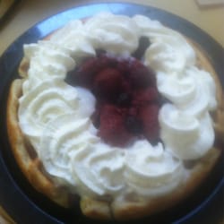 Fire & Spice Grill - Waffle with berries & cream