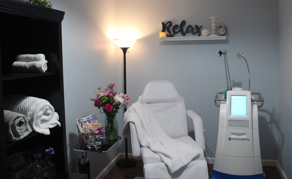 Contours Medical Aesthetics Logo