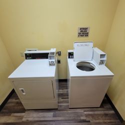 Americas Best Value Inn Wiggins - Smallest washer and dryer ever.