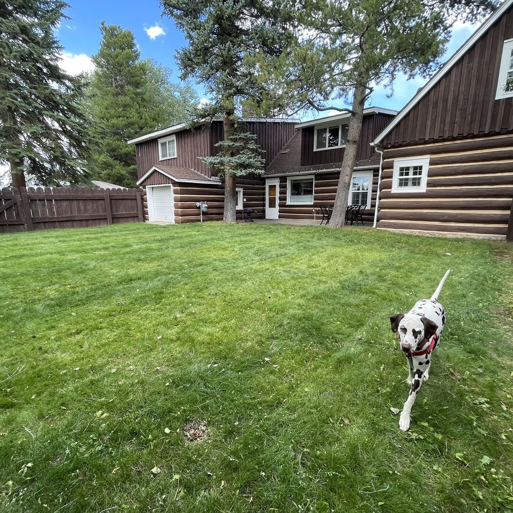 The Chambers House Bed & Breakfast - Fenced back yard - Hotels Near Me - Pinedale, Wyoming