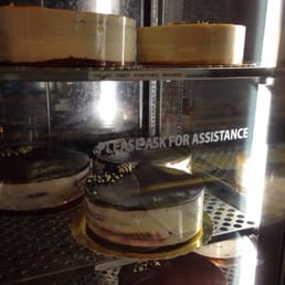 Cake cabinet