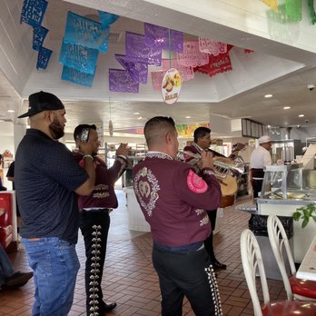 El Gallo Giro - Fathers Day Mariachis - Caterers Near Me - Anaheim, California El Gallo Giro - Fathers Day Mariachis - Caterers Near Me - Anaheim, California