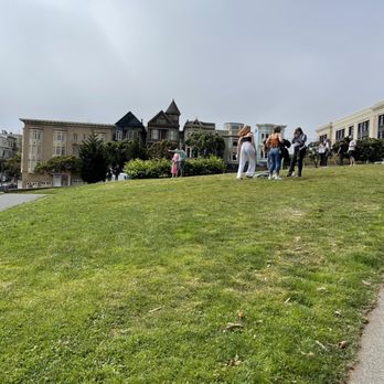 Alamo Square - Views of the painted ladies everybody is taking photographs of - Parks Near Me - San Francisco, California