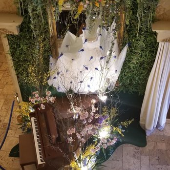 The Kentucky Castle - Seasonal decor for spring 2019 - Hotels Near Me - Versailles, Kentucky The Kentucky Castle - Seasonal decor for spring 2019 - Hotels Near Me - Versailles, Kentucky