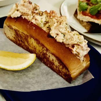Model Citizen - Lobster roll - New American Near Me - Ventura, California