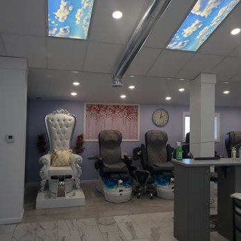 Skylaa Nail Bar - Nail Salons Near Me - Williston, North Dakota