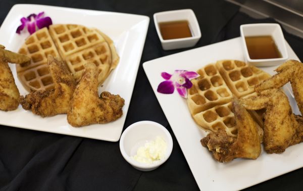 VISIONS EATERY & LOUNGE by null