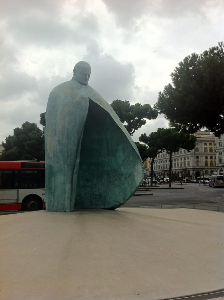 STATUA DI GIOVANNI PAOLO II Landmarks & Historical Buildings Piazza