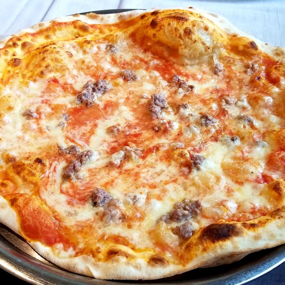 La Perla - Sausage pizza - Seafood Near Me - Cadelbosco di Sopra, RE La Perla - Sausage pizza - Seafood Near Me - Cadelbosco di Sopra, RE