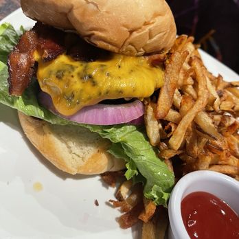 Local Goat - Bacon Cheeseburger - New American Near Me - Pigeon Forge, Tennessee