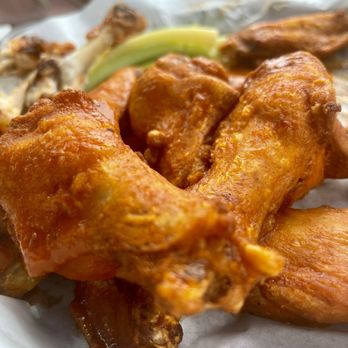Nautilus Tavern - 6 Wings - American Near Me - San Diego, California