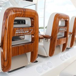 Boston Whaler - Teamwork - 420 Boston Whaler Outrage