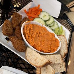 Shiloh Gastro - Hummus... delicious fried artichokes .