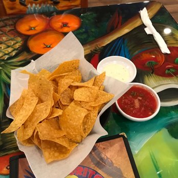 El Lorito Mexican Grill - Complimentary tortilla chips - Tex-Mex Near Me - Hopkins, Minnesota El Lorito Mexican Grill - Complimentary tortilla chips - Tex-Mex Near Me - Hopkins, Minnesota