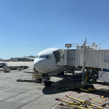 United Airlines - 777-200 DEN to HNL - Airlines Near Me - Denver, Colorado United Airlines - 777-200 DEN to HNL - Airlines Near Me - Denver, Colorado