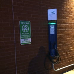 Borne pour recharger la voiture
