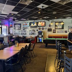 Desert Peaks Pizza & Grille - Inside view