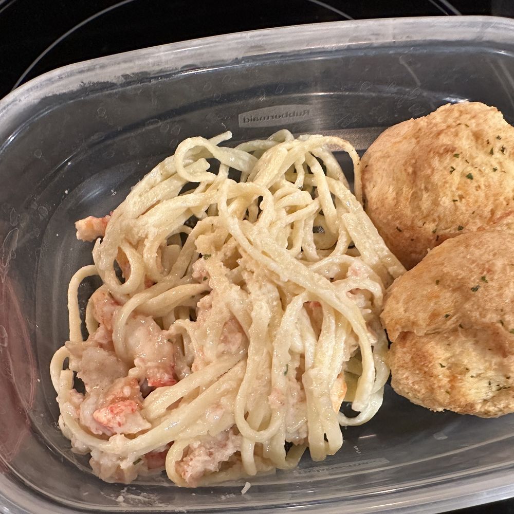Red Lobster - Crab Garlic Linguini Alfredo - Seafood Near Me - Tucson, Arizona Red Lobster - Crab Garlic Linguini Alfredo - Seafood Near Me - Tucson, Arizona