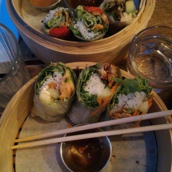 Banoi - Rouleaux de printemps saumon fumé et porc citronnelle - Vietnamese Near Me - Paris, 75