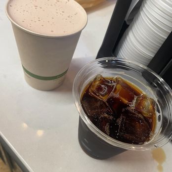 Artís Coffee - Chai latte (left) and cold brew (right) - Coffee & Tea Near Me - Berkeley, California Artís Coffee - Chai latte (left) and cold brew (right) - Coffee & Tea Near Me - Berkeley, California