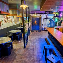 Kong Pocha - Entryway/bar