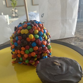 San Francisco Chocolate Factory - Peanut butter cup and m&m candy apple - Chocolatiers & Shops Near Me - Phoenix, Arizona San Francisco Chocolate Factory - Peanut butter cup and m&m candy apple - Chocolatiers & Shops Near Me - Phoenix, Arizona