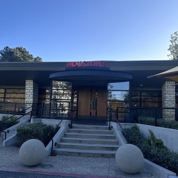 Houston's Restaurant - New American Near Me - Irvine, California