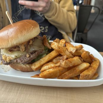 Bull's Tooth - Burger and fries - American Near Me - Skykomish, Washington Bull's Tooth - Burger and fries - American Near Me - Skykomish, Washington