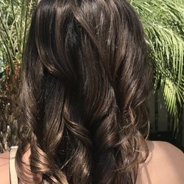 Natural, subtle highlights by Cristan. Natural, subtle highlights by Cristan.