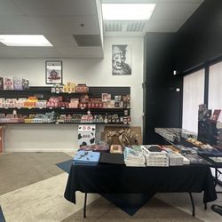 Tcg District - Sale table
