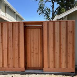 Sweet Home Builder - Custom fence with concrete patio