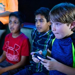 TLab Game Truck - Gamers locked in having huge fun!