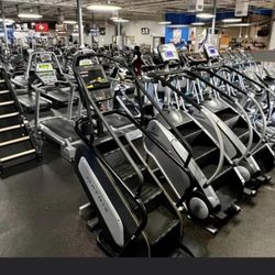 Gold's Gym - Updated main floor