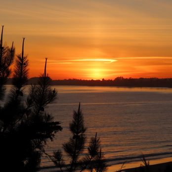 Sno-White Drive In - Picked up our Burgers and enjoyed the beautiful sunset view nearby. - Burgers Near Me - Aptos, California
