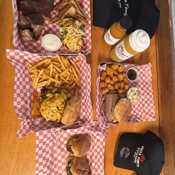 Uncle Tony's Backyard Bbq - Slider trio Mac daddy Cheeseburger Smoked Baby Back Ribs - Barbeque Near Me - Orlando, Florida