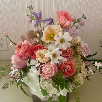 Blomst Los Angeles - Silverlake Flower Box - Floral Designers Near Me Blomst Los Angeles - Silverlake Flower Box - Floral Designers Near Me