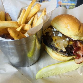 Hennessey's Tavern - Smash burger and fries - Juice Bars & Smoothies Near Me - Seal Beach, California