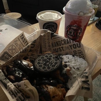 Sweet Bites N Ice - Fried Oreo Sunday & Strawberry Shake with Cheesecake Bites - Desserts Near Me - Bakersfield, California Sweet Bites N Ice - Fried Oreo Sunday & Strawberry Shake with Cheesecake Bites - Desserts Near Me - Bakersfield, California