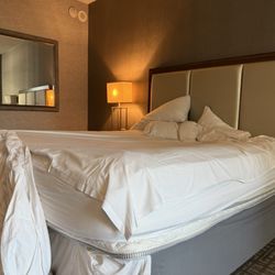 Crowne Plaza Atlanta - Midtown - The bed sinking in the middle