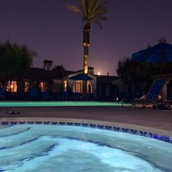 Legacy Villas At La Quinta - Pool and moon
