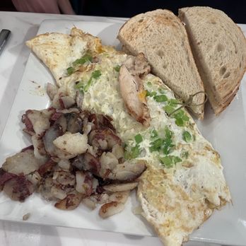 Keke's Breakfast Cafe - Chicken Fajita Omelet with potatoes and sourdough toast - Breakfast & Brunch Near Me - Sunnyvale, California Keke's Breakfast Cafe - Chicken Fajita Omelet with potatoes and sourdough toast - Breakfast & Brunch Near Me - Sunnyvale, California