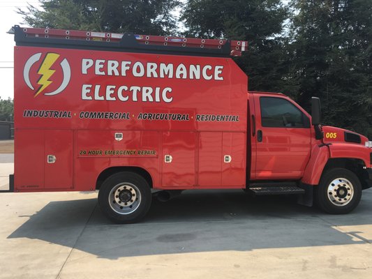 Performance Electric Logo