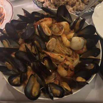 Maggiano's Little Italy - Linguine di Mare - Italian Near Me - Hackensack, New Jersey Maggiano's Little Italy - Linguine di Mare - Italian Near Me - Hackensack, New Jersey