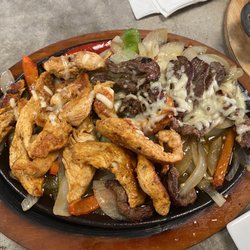 M’Xuma - Steak and chicken fajitas