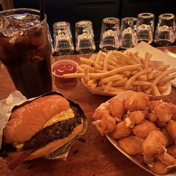 Small Bar - Fried Cheese Curds Smallbar Cheeseburger - Bars Near Me - Chicago, Illinois