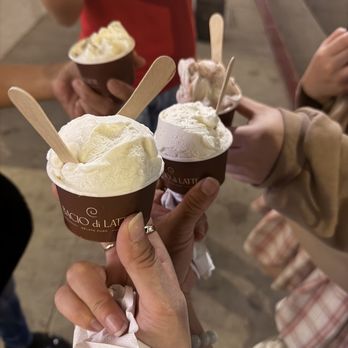 Bacio di Latte - Yogurt bianco - Gelato Near Me - Pasadena, California Bacio di Latte - Yogurt bianco - Gelato Near Me - Pasadena, California