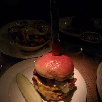 Au Cheval - spotlight - Bars Near Me - Chicago, Illinois Au Cheval - spotlight - Bars Near Me - Chicago, Illinois
