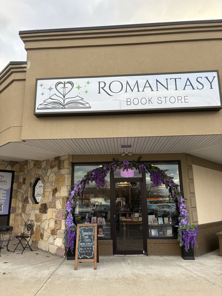 Romantasy Book Store Logo