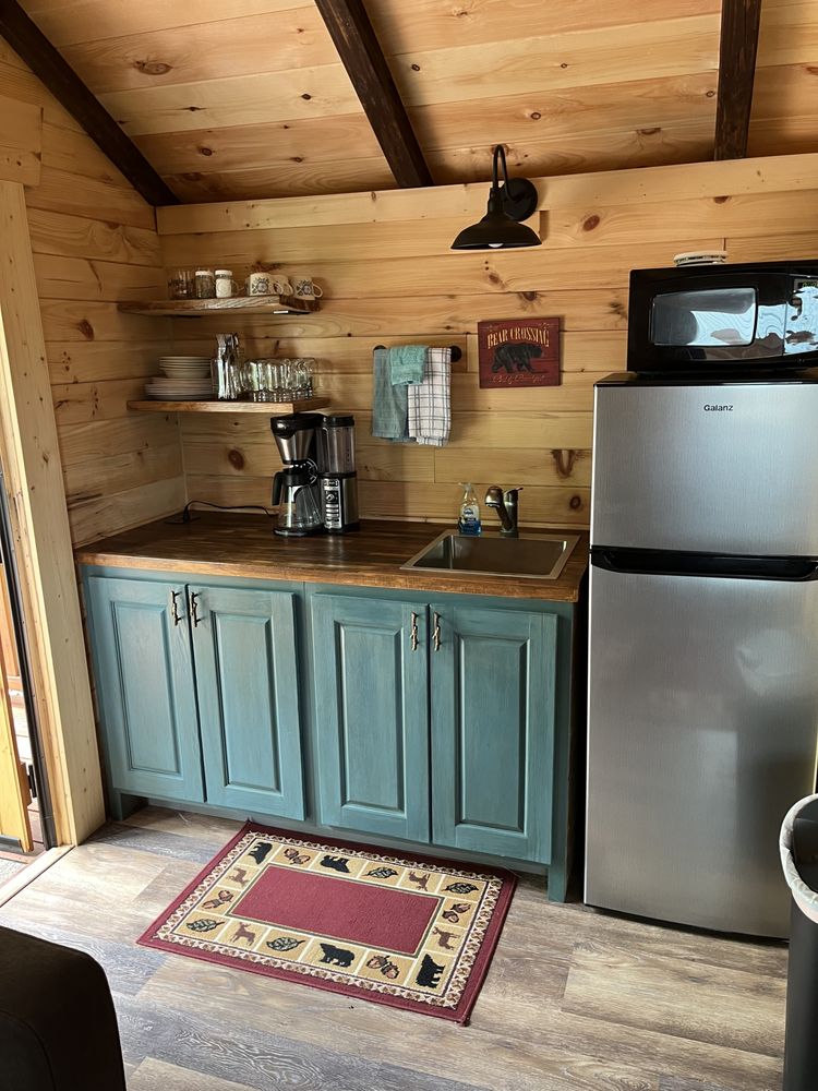 THE CABINS AT HIWASSEE RIDGE 1790 Hiwassee Rd, Sweetwater, Tennessee